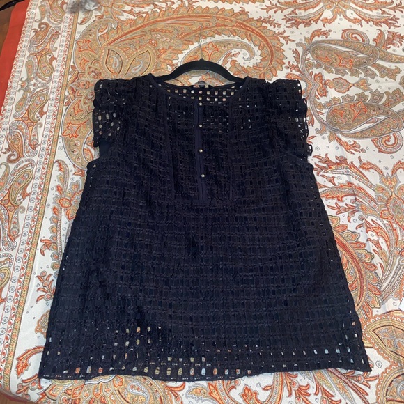 Banana Republic Eyelet Flutter
Sleeve Blouse, sz Small - Picture 8 of 12